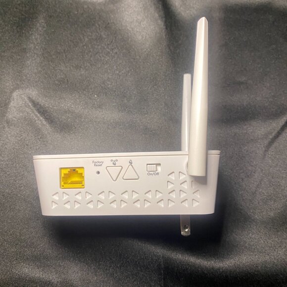 Netgear Powerline WiFi 1000 Access Point Extender PLW1000 Tested Working EUC - Picture 4 of 8